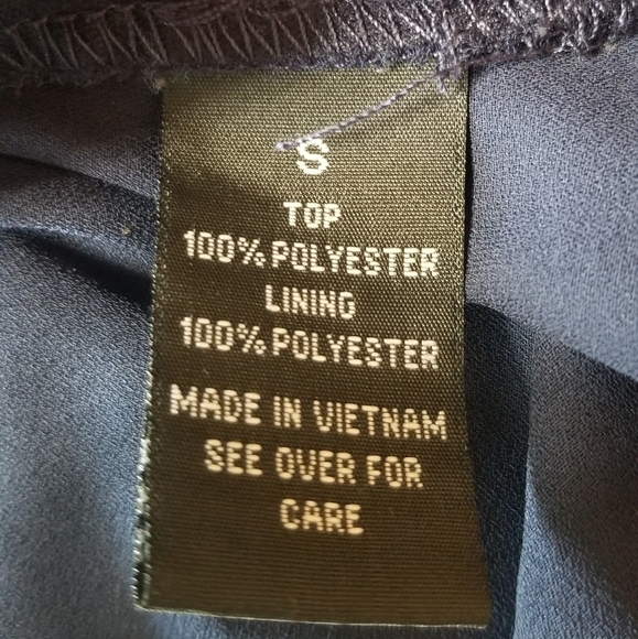 By & By Blouse. Flattering Arm Slits & Rouched Midline. Gathered Sleeves. Size S - Picture 8 of 8